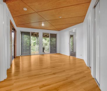 Refurbished 2 Bedroom Home in Elevated Alexandra Headland Location! - Photo 2