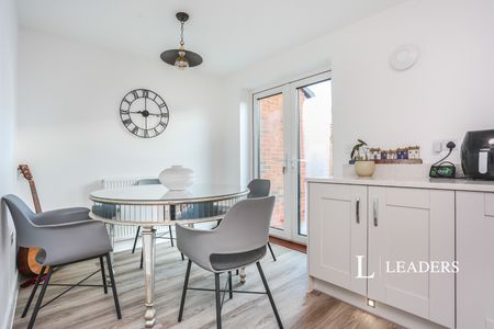 5 bedroom house to rent Mallard View, Melton Mowbray, Leicestershire, LE13 - Photo 2