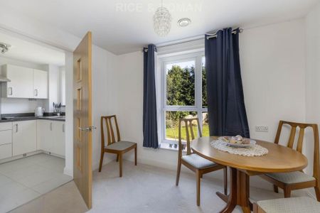 1 bedroom retirement property to rent - Photo 5