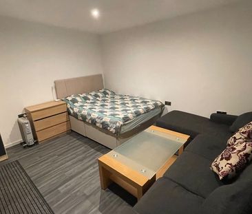 Studio Flat, Delacourt Road, M14 - Photo 1