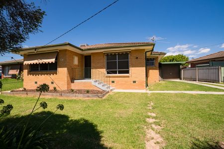 47 ANDERSON STREET, Wodonga VIC 3690 - House For Rent | Domain - Photo 2