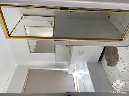 Shared acreage home- Room rent only - Photo 2