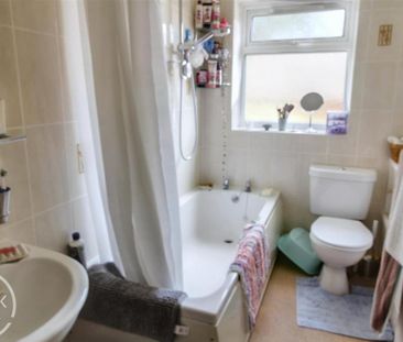 2 bedroom semi-detached house to rent - Photo 6