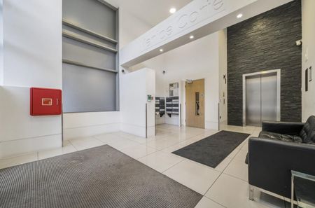 1 bedroom Flat To Let - Photo 3