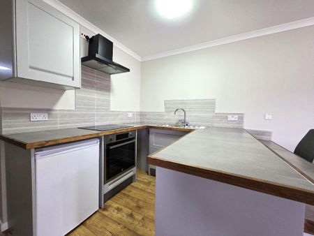 1 bedroom semi-detached house to rent - Photo 5