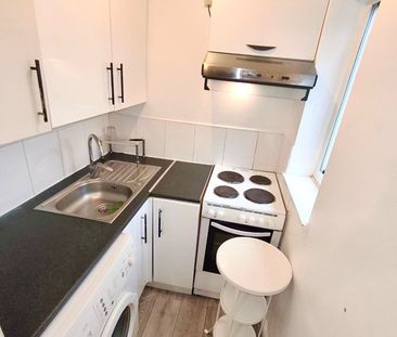 Studio Flat, Neasden Lane North, NW10 - Photo 4