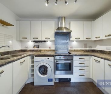 2 bedroom Flat To Let - Photo 5