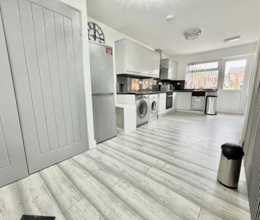 1 bedroom in a house share to rent - Photo 4