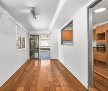 Modern 3-Bedroom Family Escape in Leafy Nathan(12 months lease only) - Photo 2