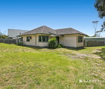 4 Bedroom, 6 Car Garage - Photo 6