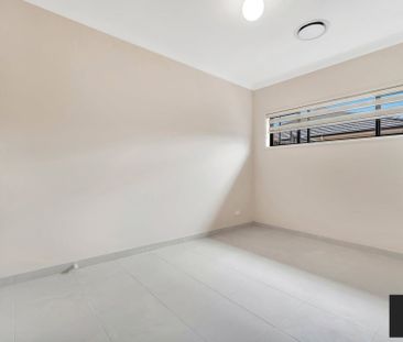 Modern Three Bedroom Grannyflat ! - Photo 4