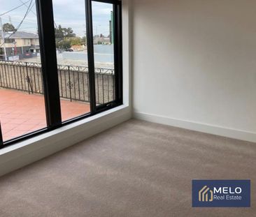 Top floor living at its best! - Photo 3