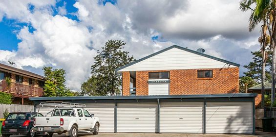 Neat & Tidy Townhouse Just for you - Photo 3