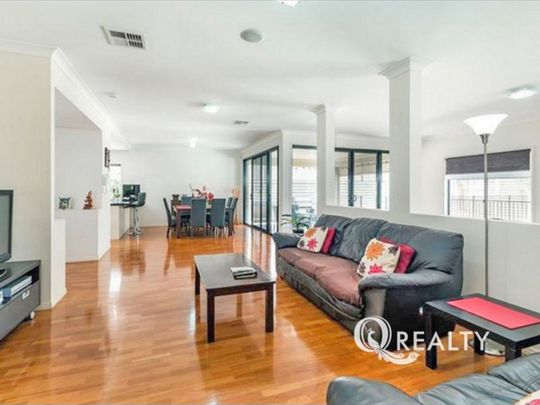 🏡Large Family Home With Pool In Stretton School Catchment And New Carpet Coming Soon! - Photo 1