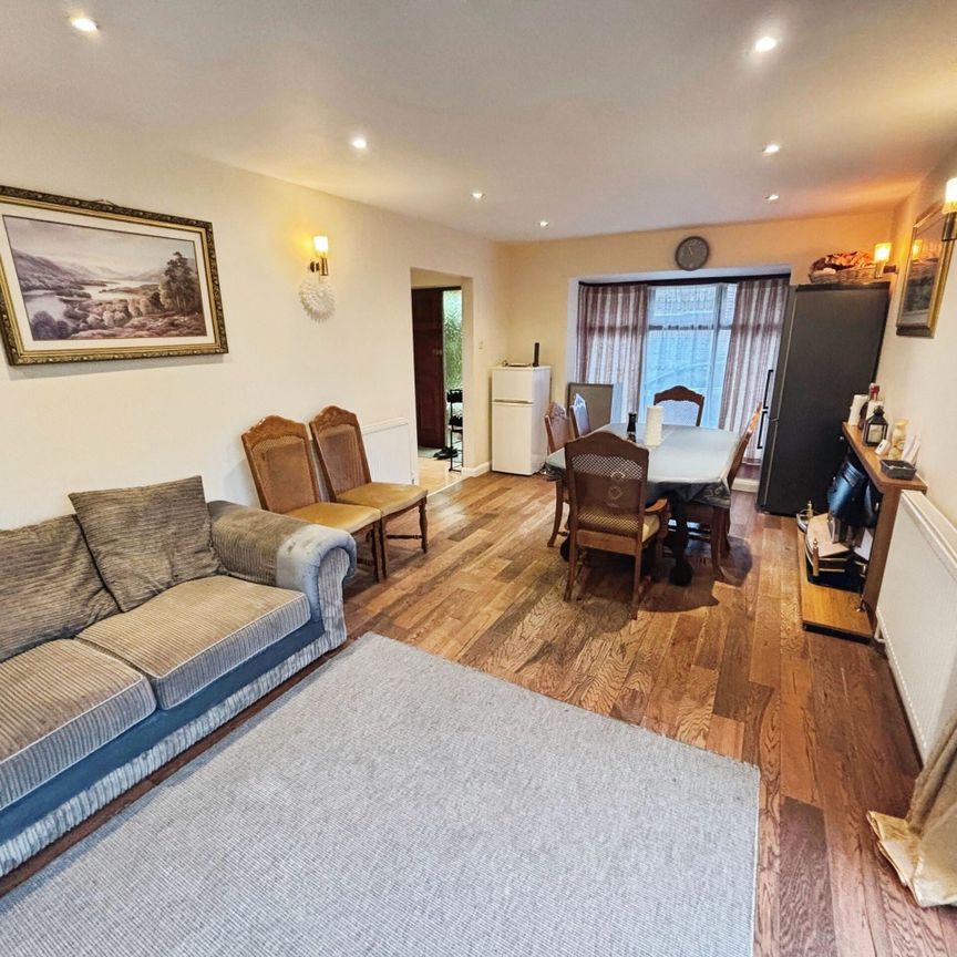 Etton Close, Hornchurch, RM12 - Photo 1