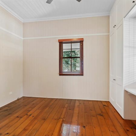 Charming Family Home In Annerley - Photo 2