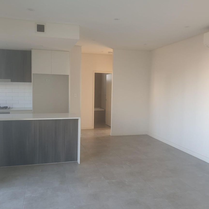 Luxurious Apartment-Walk to Westfield - Photo 1