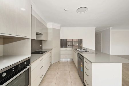 Three Bedroom Duplex - Photo 4