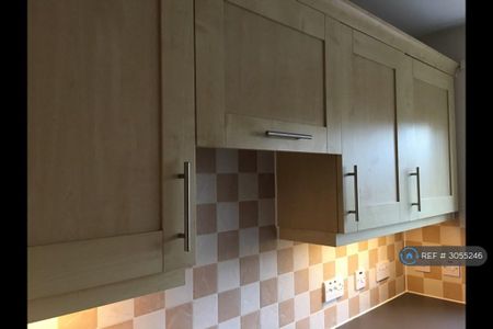 4 bedroom terraced house to rent - Photo 3