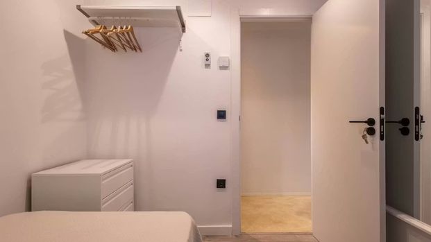 Carrer de la Pobla del Duc, Valencia, Valencian Community 46009 - Foto 1