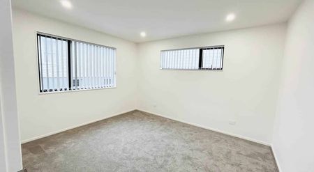 Located in the heart of Howick - Photo 2