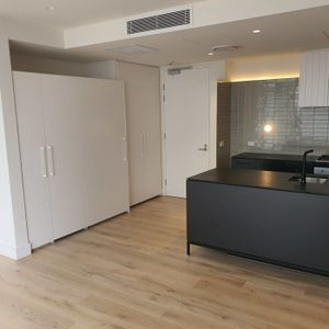 Unfurnished, Ground Floor 2 Bedroom Apartment - walk to schools, bars/cafes, public transport and the Brisbane River - Photo 2