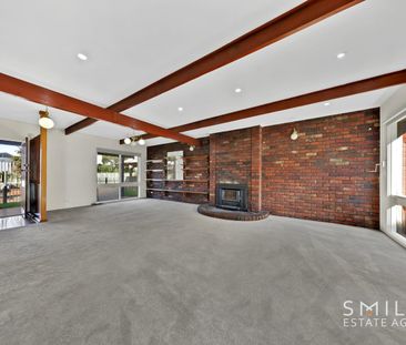 Family Living in a Prime Rockbank Location - Photo 2