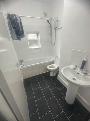 Room in a Shared Flat, Thornhill Road, B21 - Photo 3