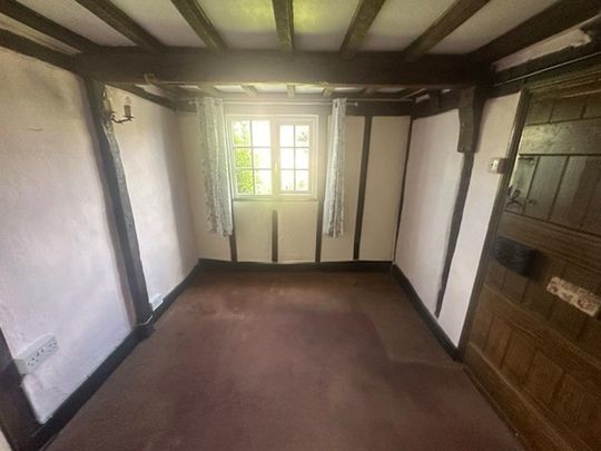 Available 4 Bed Cottage - Photo 1