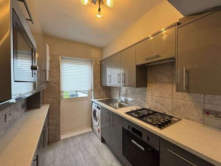 Launceston Gardens, Greenford, UB6 - Photo 2