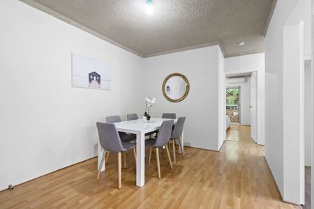 Bright 2 Bedroom Unit - Photo 2