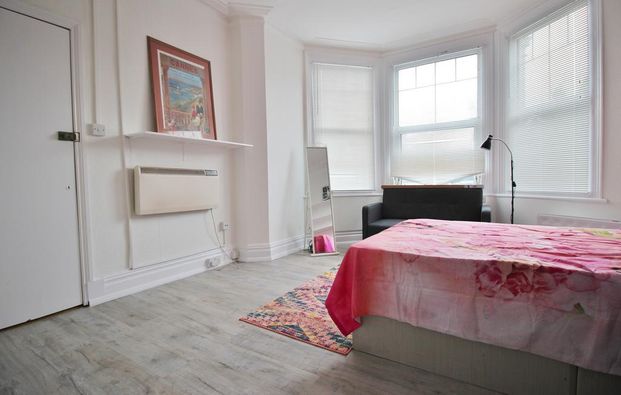 Studio to rent - Photo 1