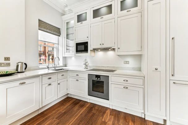 3 bedroom flat in South Kensington - Photo 1