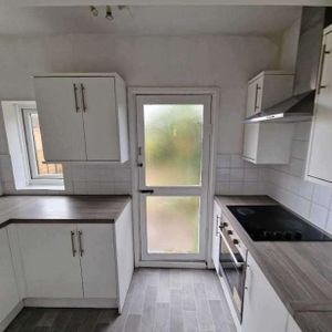 Newcombe Road, Southampton, SO15 - Photo 3