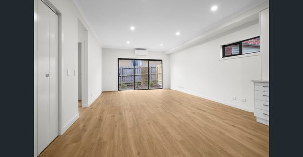 Bright, Modern 2-Bedroom in Northland’s Heart - Photo 1