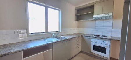 Three-Bedroom Townhouse in a Secure Gated Complex - Photo 3