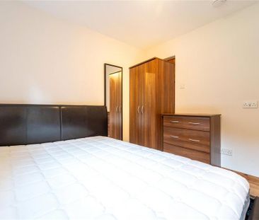 6 bedroom detached house to rent - Photo 3