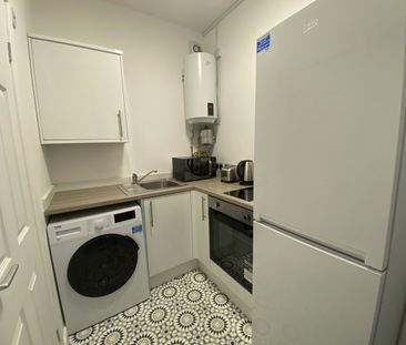 Studio Flat, Hathersage Road, M13 - Photo 2