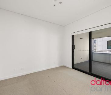 Fourth Floor Apartment in CBD Location - Photo 4