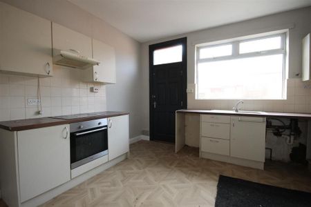 2 bedroom terraced house to rent - Photo 4