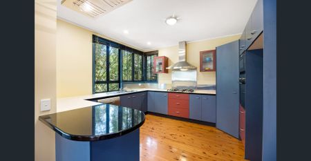 Private Three-Level Retreat in a Secluded Cul-de-Sac - Photo 2