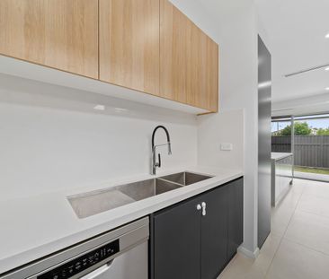 Modern 4-bedroom Family Home - Photo 6