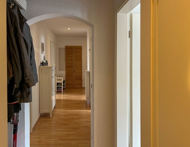 Gemütliche Dachgeschosswohnung mit Balkon - Hier wartet Ihr neues Zuhause auf Sie - Photo 1
