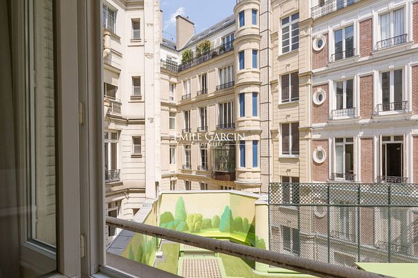 8ème arrondissement - triangle d'or- 2 pièces- location meublée - Photo 1