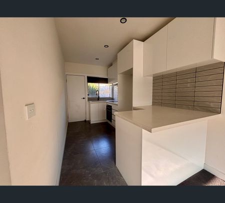 2/58 John St, Glenroy, Vic 3046 - Photo 3