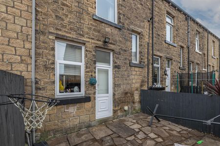 2 bed terraced house to rent in Duke Street, Elland - Photo 2