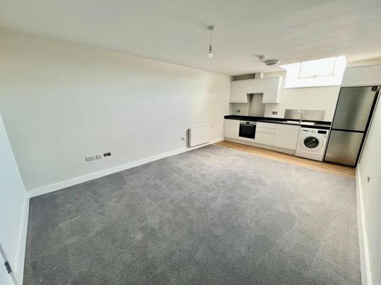 3 bedroom flat to rent - Photo 1