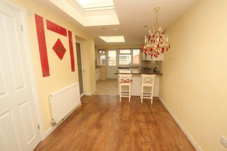 3 bedroom terraced house to rent - Photo 2