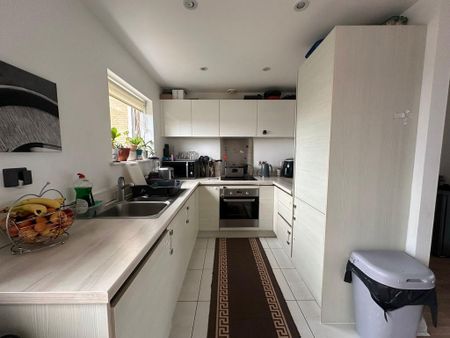 2 bedroom flat to rent - Photo 2