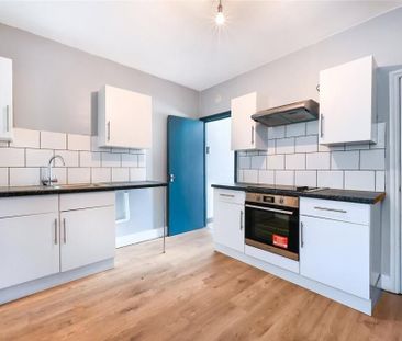 2 Bed Semi-Detached House, The Drive, CR7 - Photo 3